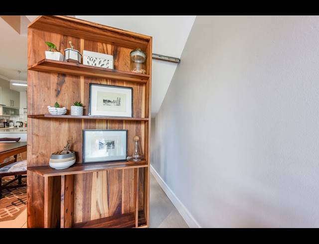 2 BEDROOM APARTMENT FOR SALE IN BRYANSTON